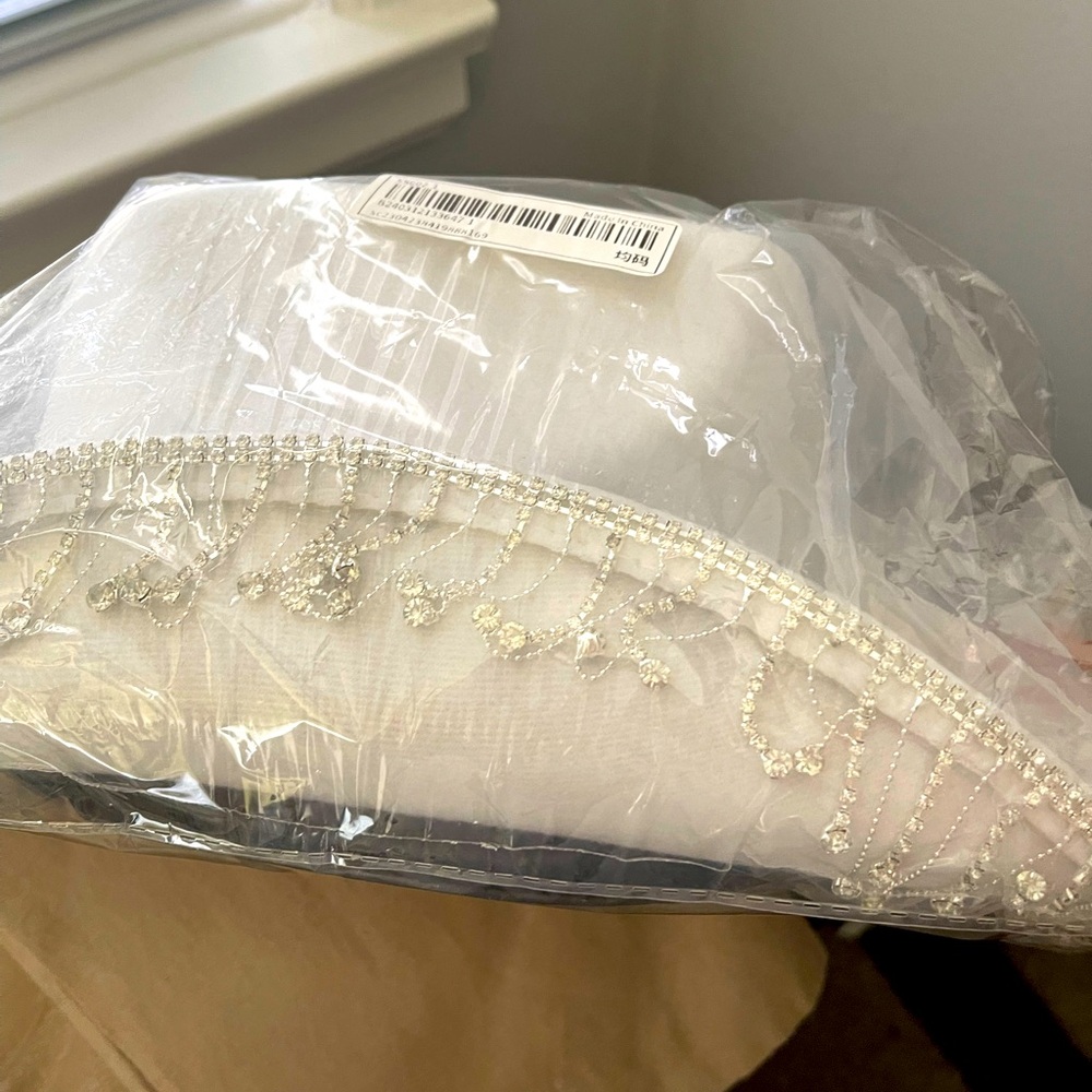 NIB white cowboy hat with hanging rhinestones - Picture 2 of 5